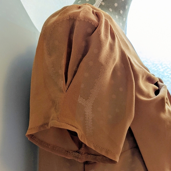 COLLECTION COSTA BLANCA Sheer Asymmetrical Bow Top - Picture 6 of 9